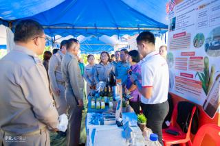 15. รองคณบดีฝ่ายบริหารและบริการวิชาการรายงานผลการดำเนินงานโครงการยกระดับการจัดการเรียนรู้โรงเรียนเครือข่ายขนาดเล็ก ปีการศึกษา 2565 ต่อพลเอกดาว์พงษ์ รัตนสุวรรณ องคมนตรี