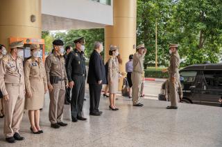 17. รองคณบดีฝ่ายบริหารและบริการวิชาการรายงานผลการดำเนินงานโครงการยกระดับการจัดการเรียนรู้โรงเรียนเครือข่ายขนาดเล็ก ปีการศึกษา 2565 ต่อพลเอกดาว์พงษ์ รัตนสุวรรณ องคมนตรี