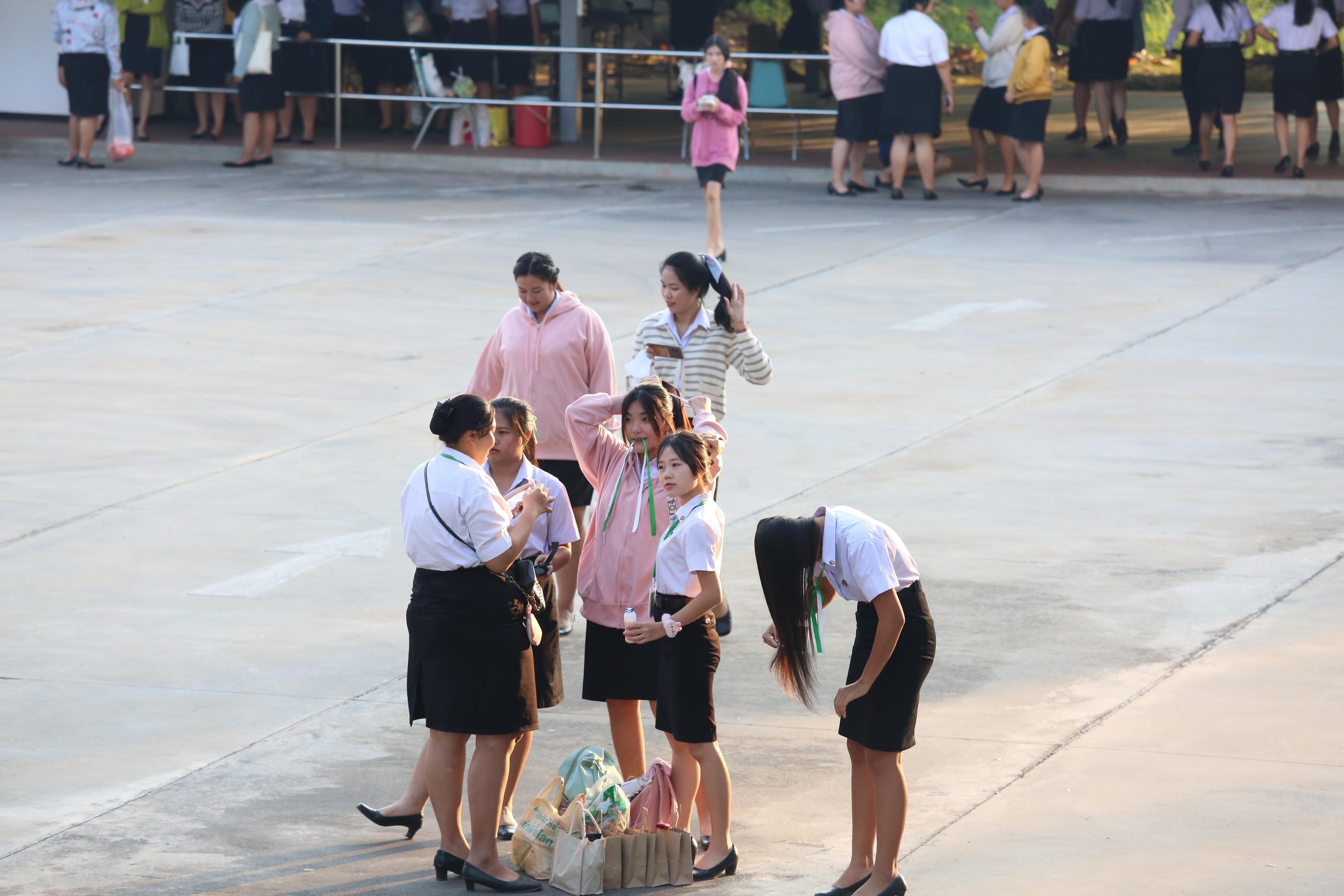 9. คณะครุศาสตร์จัดกิจกรรมทำบุญปีใหม่ ตักบาตรข้าวสารอาหารแห้ง วันที่ 24 ธันวาคม 2567 โดยมี รศ.ดร.บัณฑิต ฉัตรวิโรจน์ คณบดีคณะครุศาสตร์ เป็นประธานจุดธูปเทียนบูชาพระรัตนตรัย ณ อาคารนวัตกรรม ชั้น 2 คณะครุศาสตร์ มหาวิทยาลัยราชภัฏกำแพงเพชร