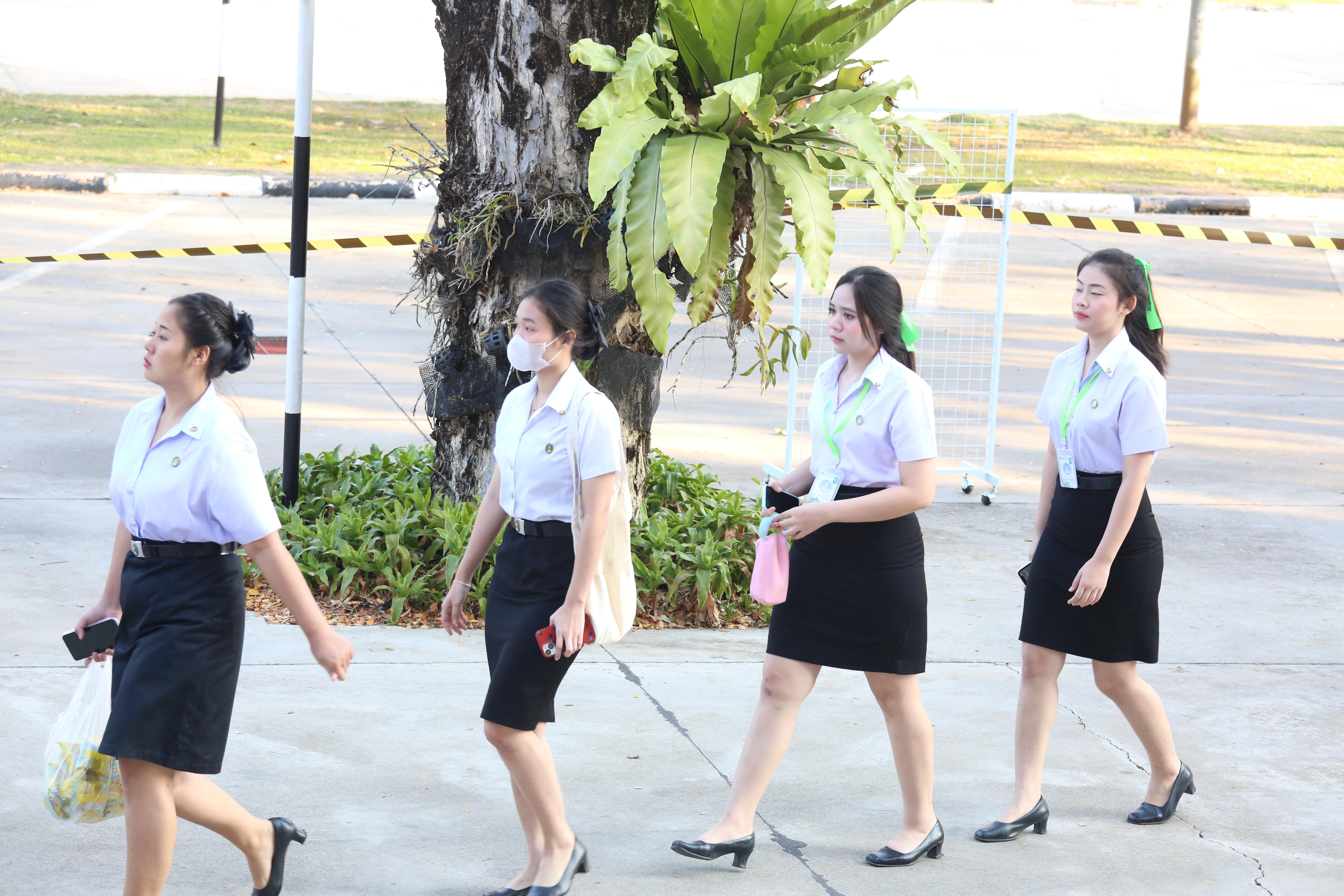 56. คณะครุศาสตร์จัดกิจกรรมทำบุญปีใหม่ ตักบาตรข้าวสารอาหารแห้ง วันที่ 24 ธันวาคม 2567 โดยมี รศ.ดร.บัณฑิต ฉัตรวิโรจน์ คณบดีคณะครุศาสตร์ เป็นประธานจุดธูปเทียนบูชาพระรัตนตรัย ณ อาคารนวัตกรรม ชั้น 2 คณะครุศาสตร์ มหาวิทยาลัยราชภัฏกำแพงเพชร