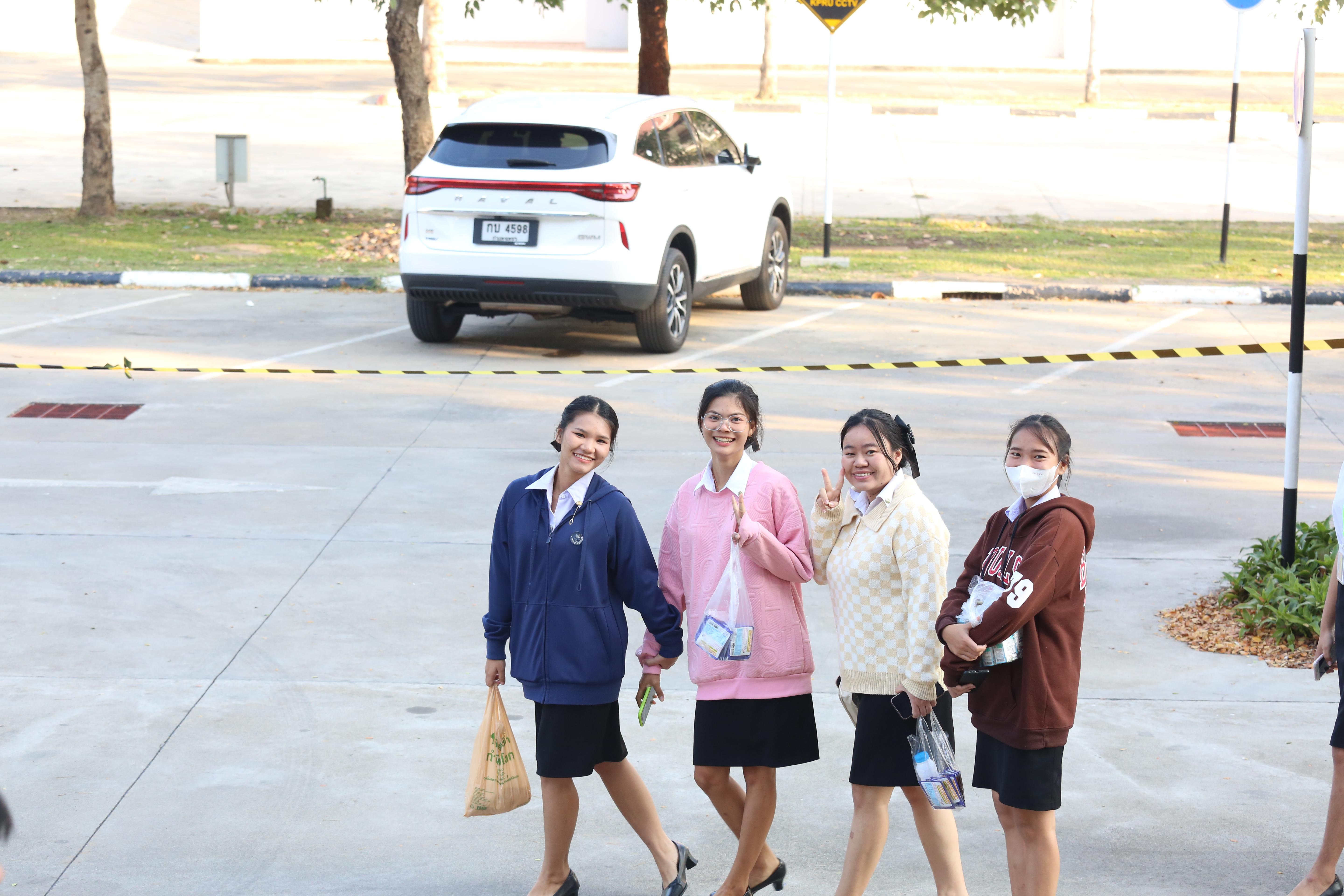 59. คณะครุศาสตร์จัดกิจกรรมทำบุญปีใหม่ ตักบาตรข้าวสารอาหารแห้ง วันที่ 24 ธันวาคม 2567 โดยมี รศ.ดร.บัณฑิต ฉัตรวิโรจน์ คณบดีคณะครุศาสตร์ เป็นประธานจุดธูปเทียนบูชาพระรัตนตรัย ณ อาคารนวัตกรรม ชั้น 2 คณะครุศาสตร์ มหาวิทยาลัยราชภัฏกำแพงเพชร