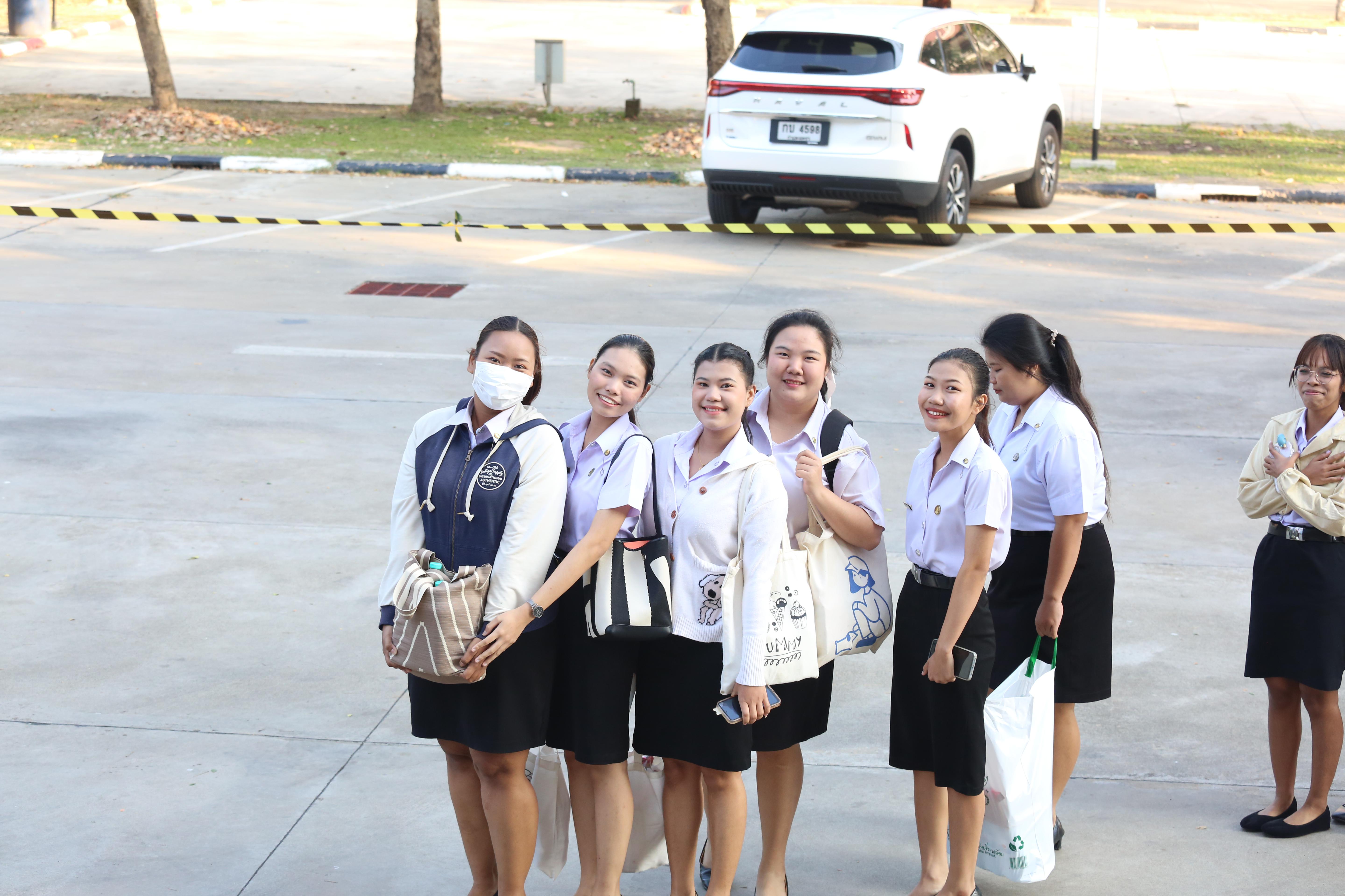 67. คณะครุศาสตร์จัดกิจกรรมทำบุญปีใหม่ ตักบาตรข้าวสารอาหารแห้ง วันที่ 24 ธันวาคม 2567 โดยมี รศ.ดร.บัณฑิต ฉัตรวิโรจน์ คณบดีคณะครุศาสตร์ เป็นประธานจุดธูปเทียนบูชาพระรัตนตรัย ณ อาคารนวัตกรรม ชั้น 2 คณะครุศาสตร์ มหาวิทยาลัยราชภัฏกำแพงเพชร