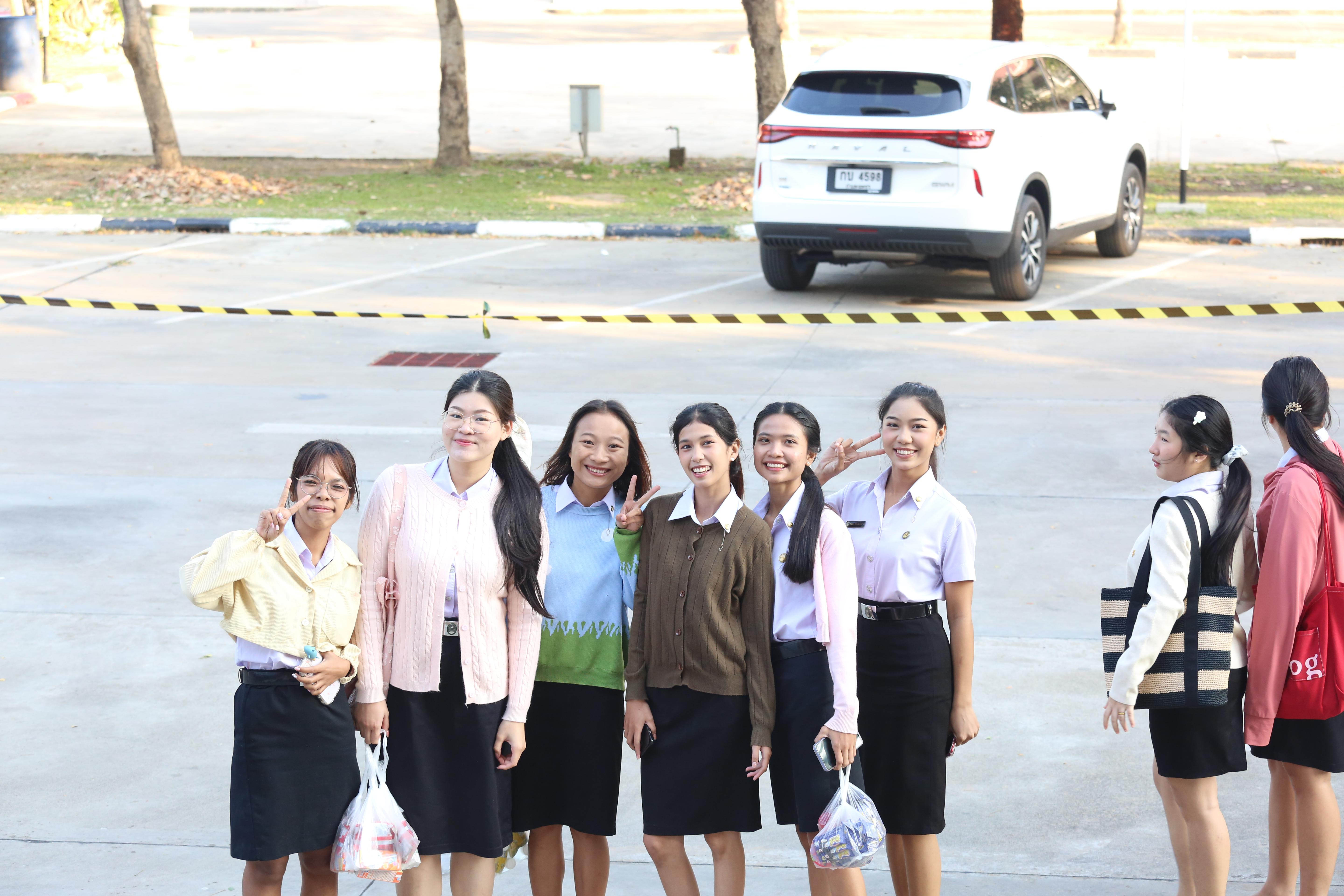 68. คณะครุศาสตร์จัดกิจกรรมทำบุญปีใหม่ ตักบาตรข้าวสารอาหารแห้ง วันที่ 24 ธันวาคม 2567 โดยมี รศ.ดร.บัณฑิต ฉัตรวิโรจน์ คณบดีคณะครุศาสตร์ เป็นประธานจุดธูปเทียนบูชาพระรัตนตรัย ณ อาคารนวัตกรรม ชั้น 2 คณะครุศาสตร์ มหาวิทยาลัยราชภัฏกำแพงเพชร
