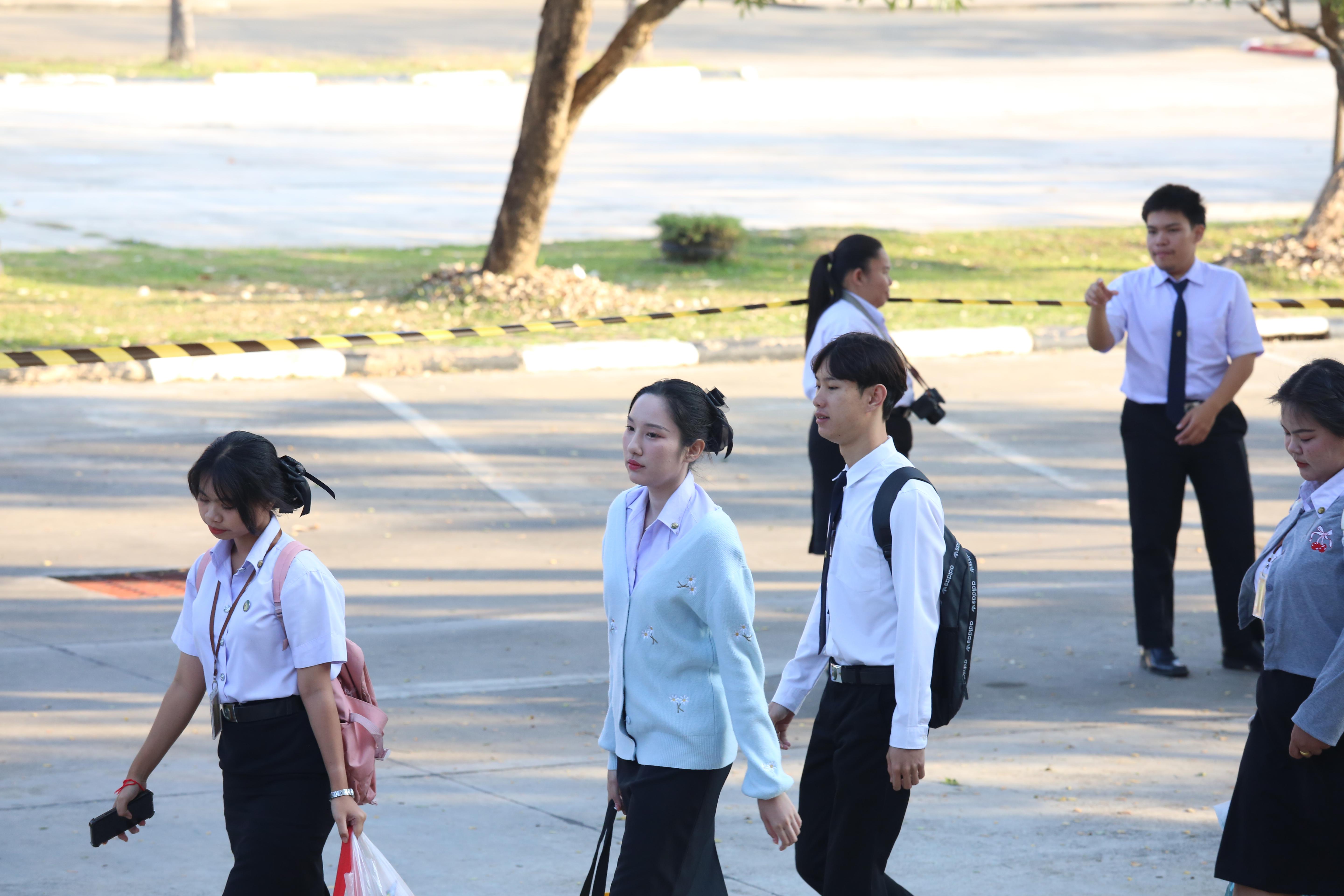 71. คณะครุศาสตร์จัดกิจกรรมทำบุญปีใหม่ ตักบาตรข้าวสารอาหารแห้ง วันที่ 24 ธันวาคม 2567 โดยมี รศ.ดร.บัณฑิต ฉัตรวิโรจน์ คณบดีคณะครุศาสตร์ เป็นประธานจุดธูปเทียนบูชาพระรัตนตรัย ณ อาคารนวัตกรรม ชั้น 2 คณะครุศาสตร์ มหาวิทยาลัยราชภัฏกำแพงเพชร
