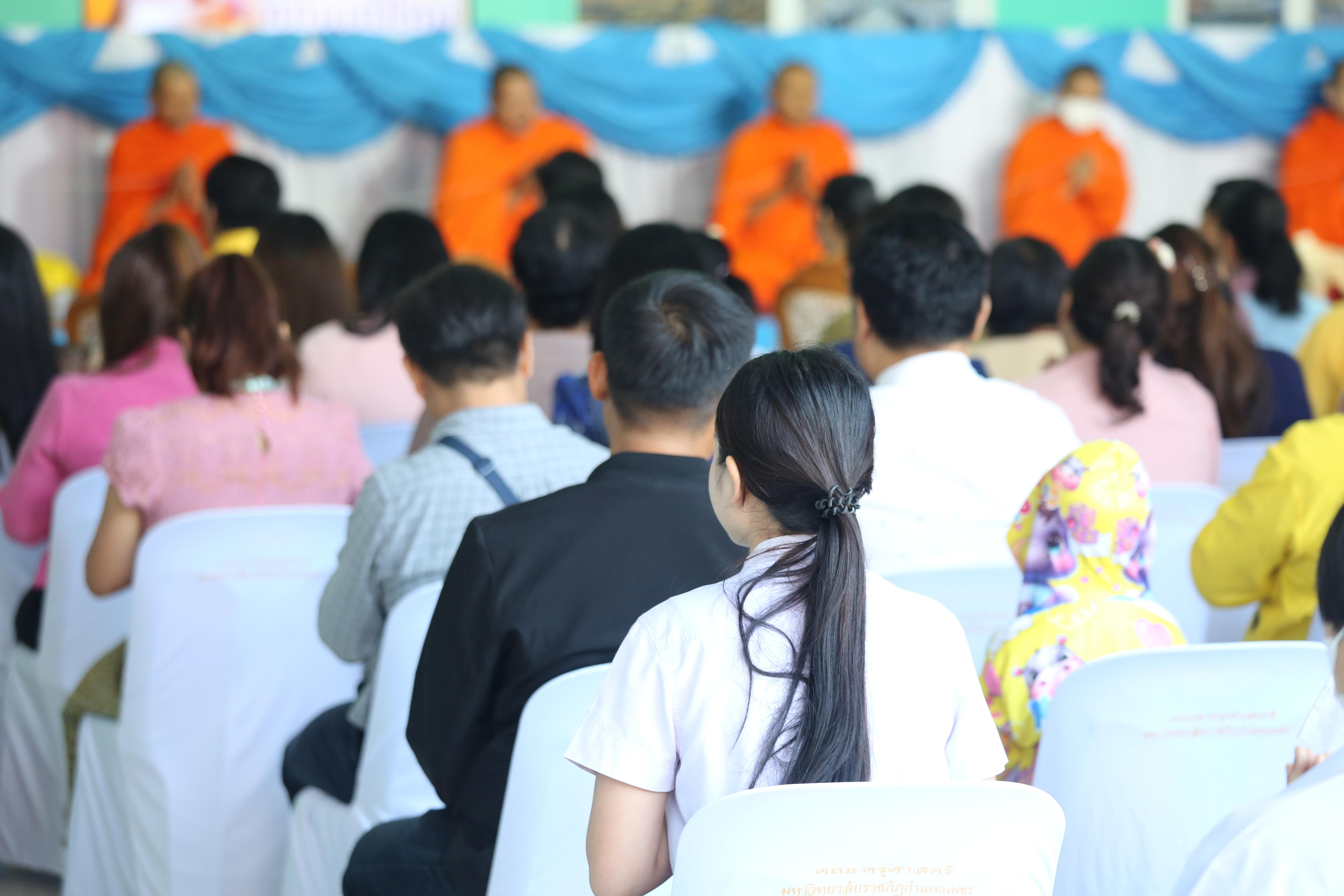 144. คณะครุศาสตร์จัดกิจกรรมทำบุญปีใหม่ ตักบาตรข้าวสารอาหารแห้ง วันที่ 24 ธันวาคม 2567 โดยมี รศ.ดร.บัณฑิต ฉัตรวิโรจน์ คณบดีคณะครุศาสตร์ เป็นประธานจุดธูปเทียนบูชาพระรัตนตรัย ณ อาคารนวัตกรรม ชั้น 2 คณะครุศาสตร์ มหาวิทยาลัยราชภัฏกำแพงเพชร