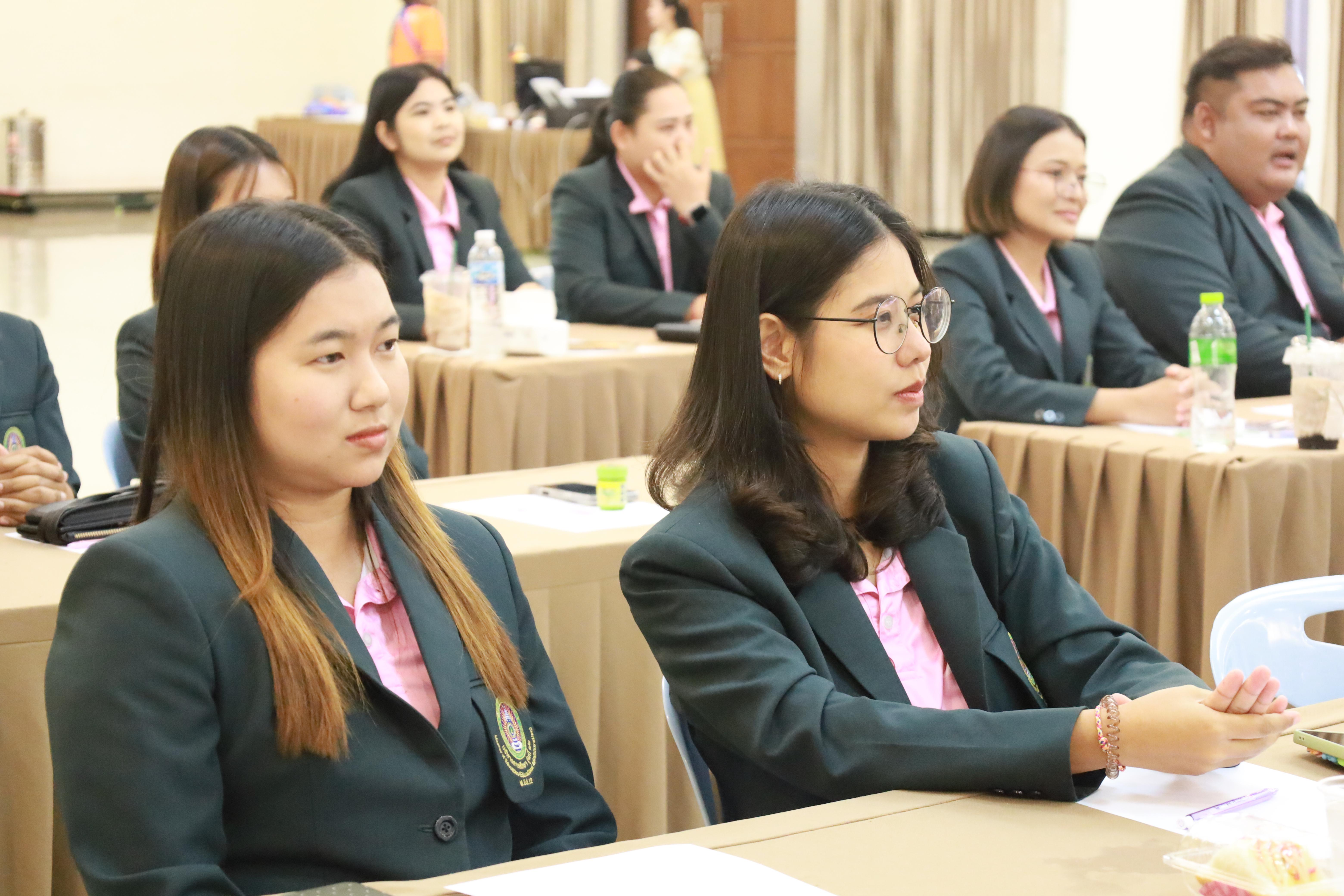 230. การพัฒนาภาวะผู้นำของนักบริหารมืออาชีพในยุคดิสรัปชั่น ซึ่งคณะกรรมการบัณฑิตศึกษาประจำสาขาวิชาการบริหารการศึกษา