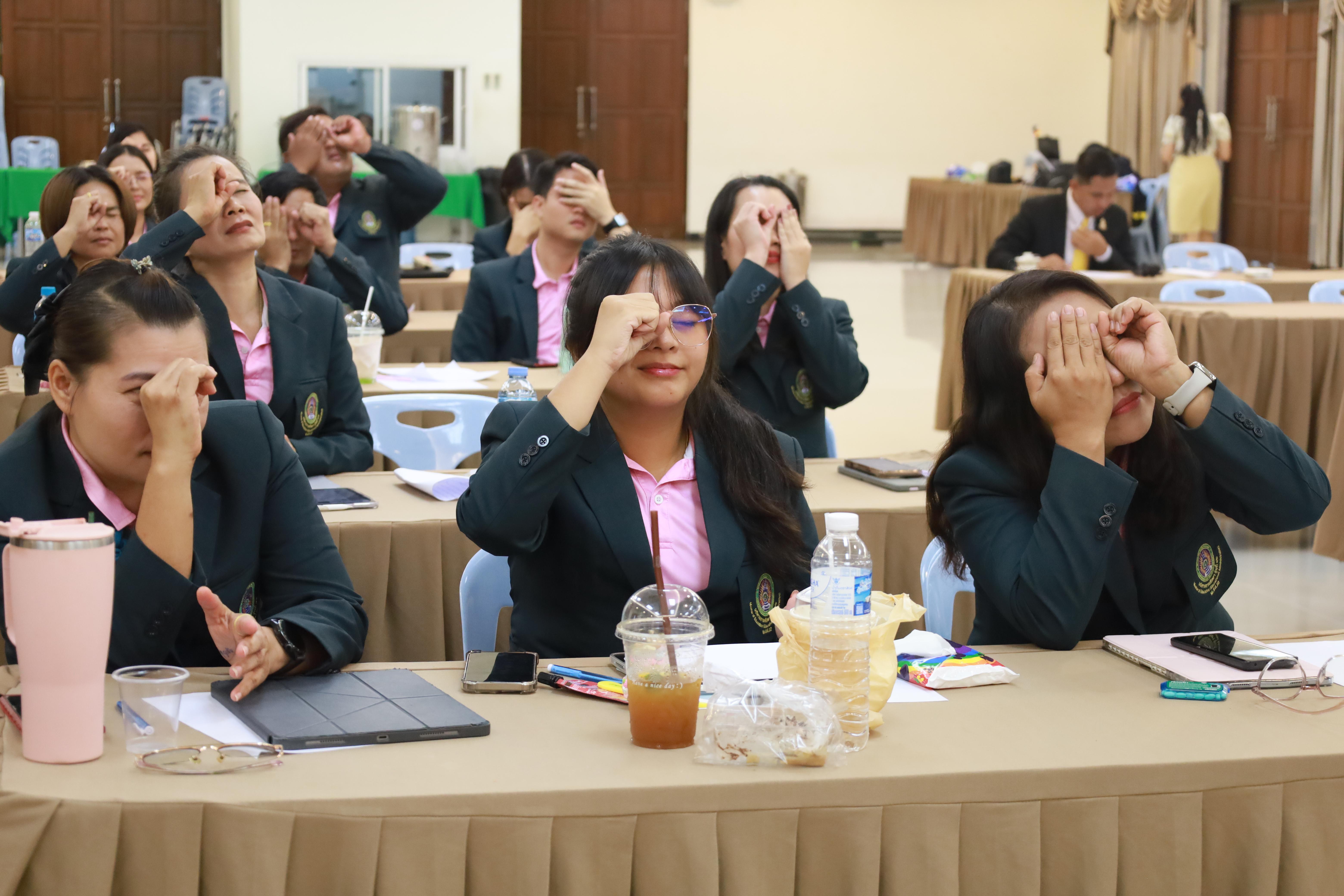 385. การพัฒนาภาวะผู้นำของนักบริหารมืออาชีพในยุคดิสรัปชั่น ซึ่งคณะกรรมการบัณฑิตศึกษาประจำสาขาวิชาการบริหารการศึกษา