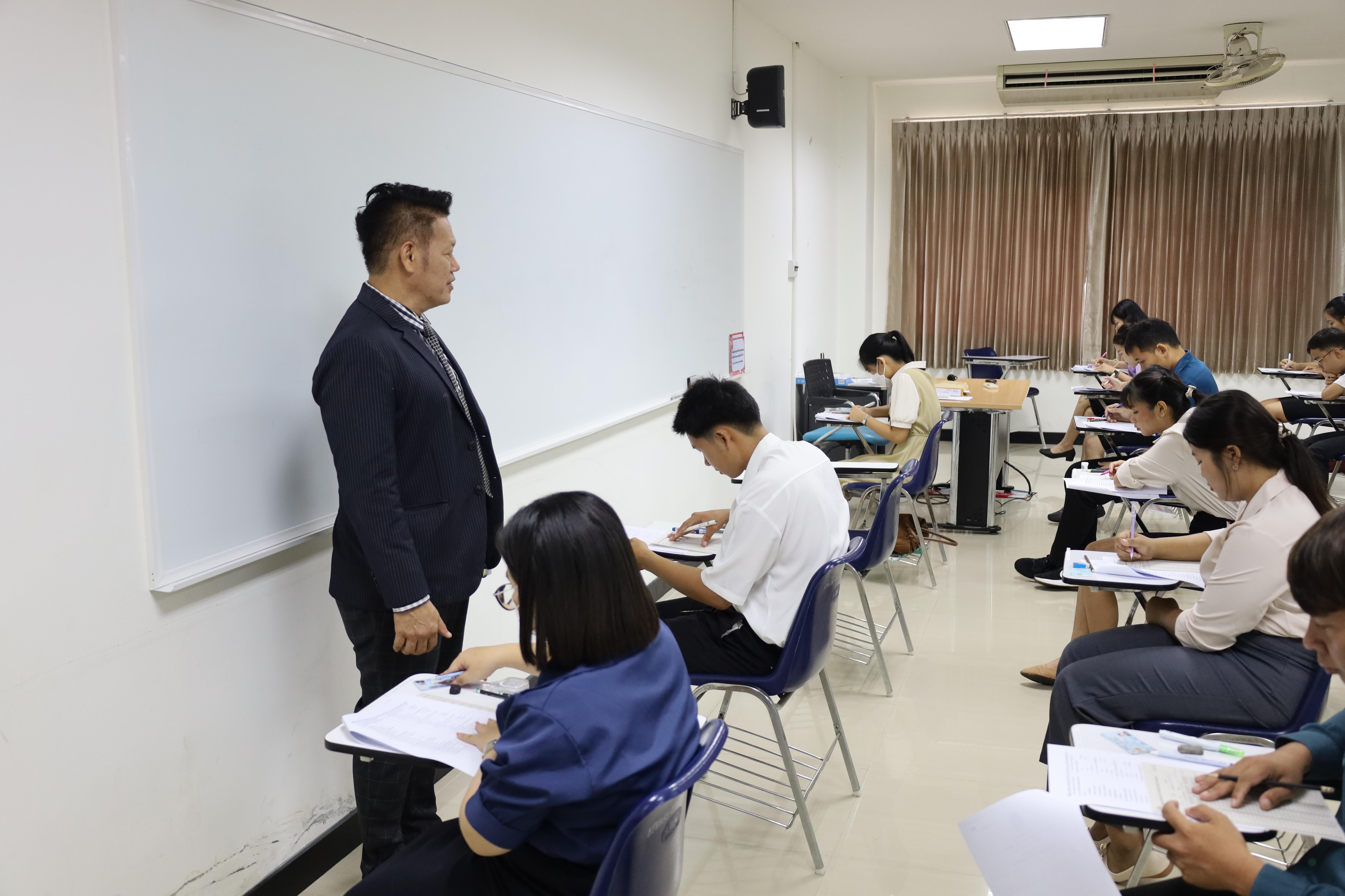 7. เมื่อวันที่ 23 สิงหาคม 2568 ผศ.ดร.ประจบ ขวัญมั่น คณบดีคณะครุศาสตร์พร้อมด้วยคณะผู้บริหาร คณะครุศาสตร์ ได้ลงพื้นที่ตรวจเยี่ยมการสอบคัดเลือกนักศึกษาเข้าศึกษาในหลักสูตรประกาศนียบัตรสาขาวิชาชีพครู ประจำปีการศึกษา 2568