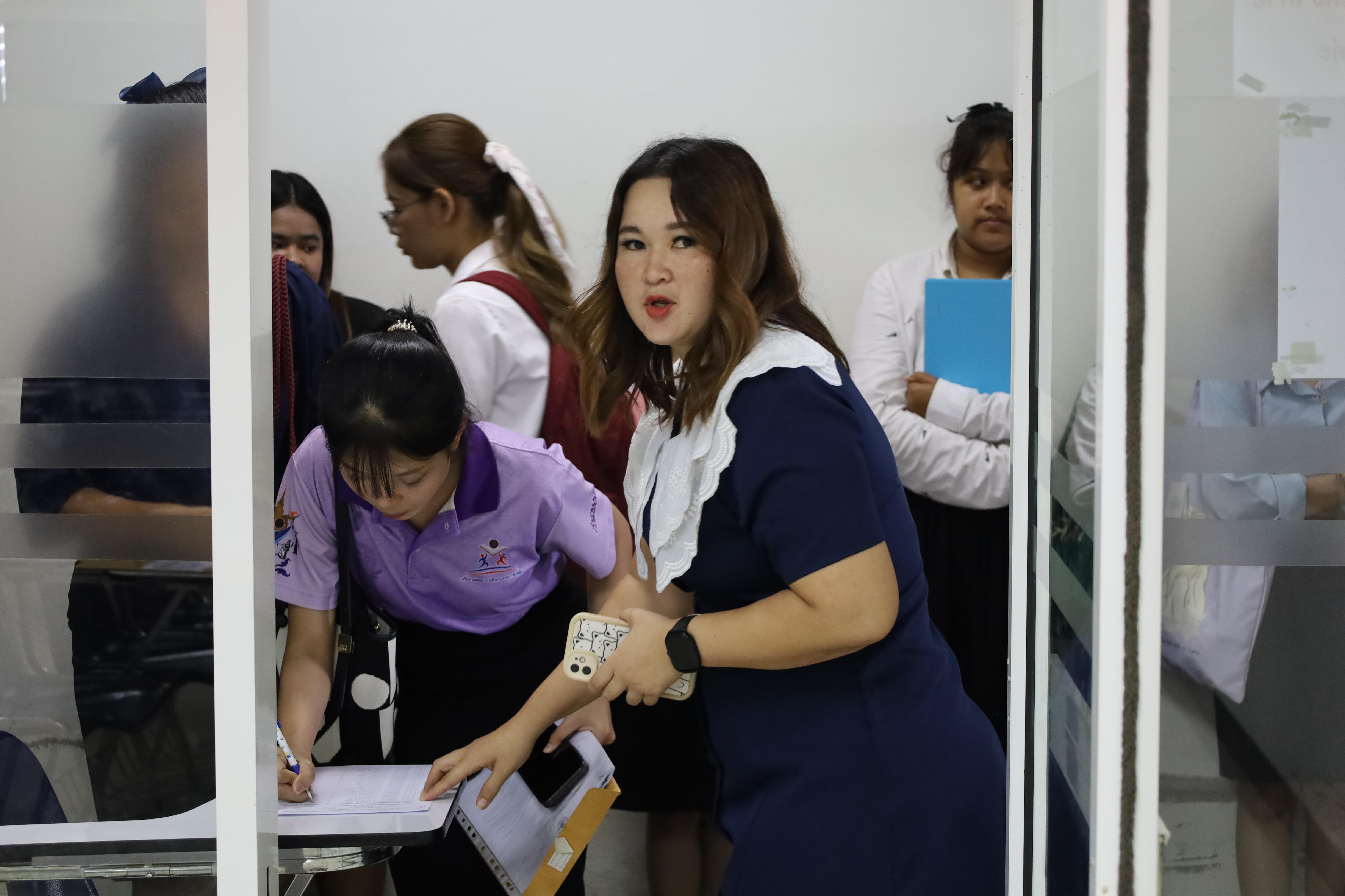27. เมื่อวันที่ 23 สิงหาคม 2568 ผศ.ดร.ประจบ ขวัญมั่น คณบดีคณะครุศาสตร์พร้อมด้วยคณะผู้บริหาร คณะครุศาสตร์ ได้ลงพื้นที่ตรวจเยี่ยมการสอบคัดเลือกนักศึกษาเข้าศึกษาในหลักสูตรประกาศนียบัตรสาขาวิชาชีพครู ประจำปีการศึกษา 2568