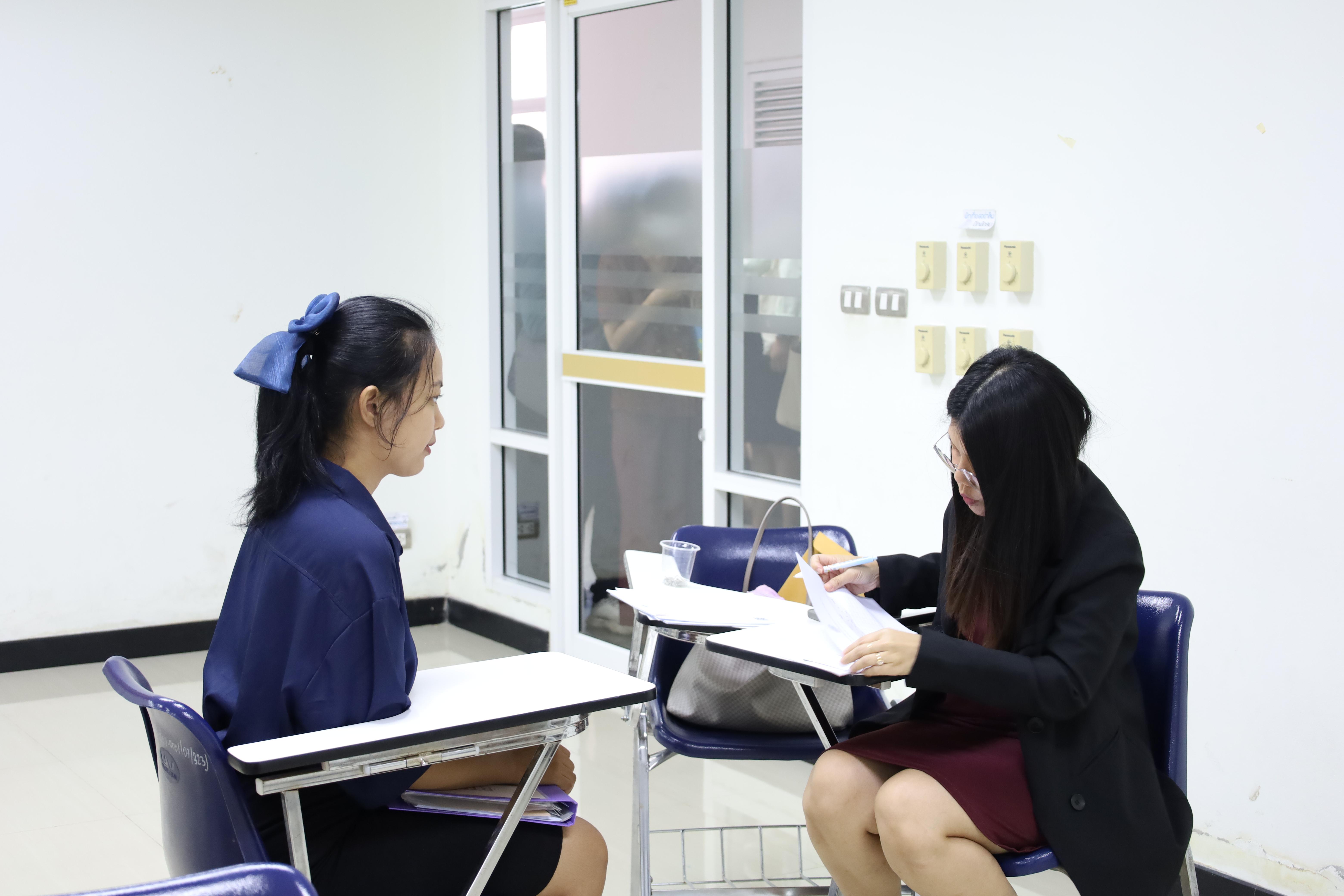 33. เมื่อวันที่ 23 สิงหาคม 2568 ผศ.ดร.ประจบ ขวัญมั่น คณบดีคณะครุศาสตร์พร้อมด้วยคณะผู้บริหาร คณะครุศาสตร์ ได้ลงพื้นที่ตรวจเยี่ยมการสอบคัดเลือกนักศึกษาเข้าศึกษาในหลักสูตรประกาศนียบัตรสาขาวิชาชีพครู ประจำปีการศึกษา 2568